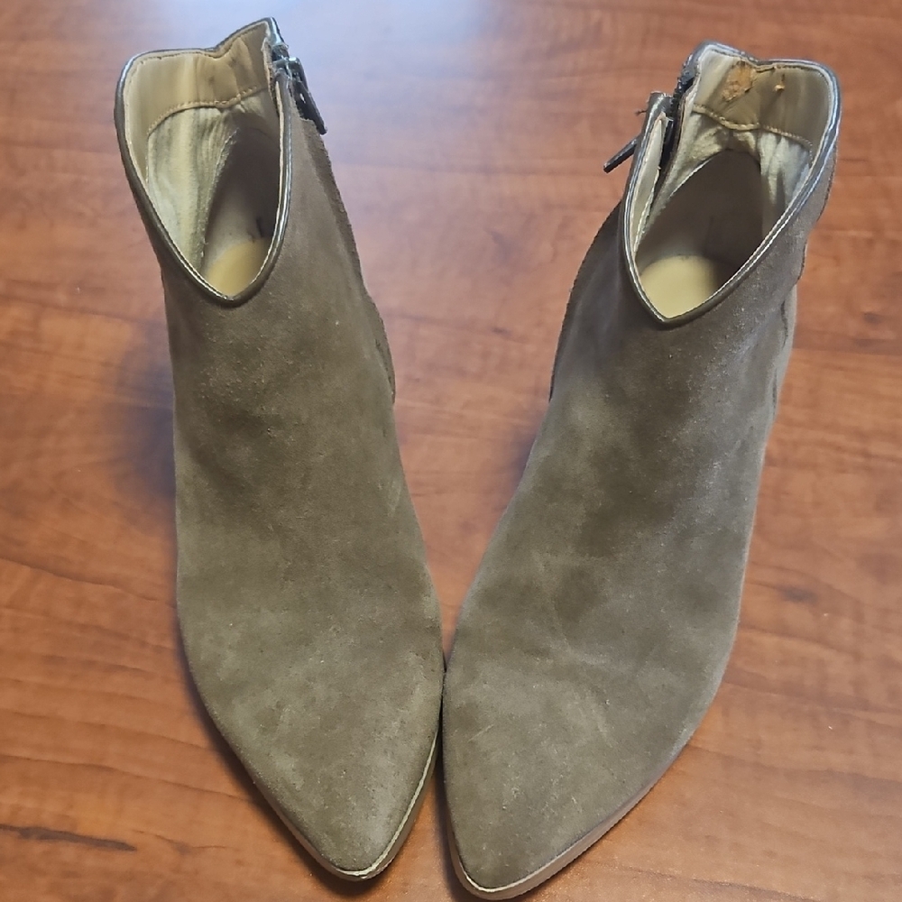 Elegant Suede Ankle Boots - Olive